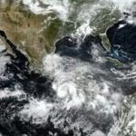 HURACÁN ERICK SE CONVIERTE EN CATEGORÍA 4; GUERRERO Y OAXACA EN ALERTA MÁXIMA