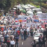 Transportistas del Edomex convocan megamarcha a CDMX por inseguridad y desaparición de compañero