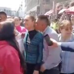 Hombre acosa a Claudia Sheinbaum cuando caminaba en Centro Histórico