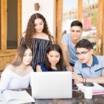 La generación que elige: cómo los centennials están redefiniendo la educación universitaria