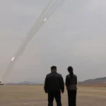 Corea del Norte prueba lanzacohetes múltiples de última generación bajo supervisión de Kim Jong Un