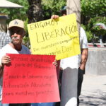 Familiares exigen liberación de detenidos tras operativo en Gómez Palacio