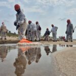 Autoridades mexicanas reportan más de 740 toneladas de hidrocarburo retiradas tras contingencia en Golfo de México