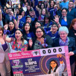 Develan billete conmemorativo de la Ley Olimpia y dan a conocer resultados de Chispazo y Melate