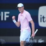 Aryna Sabalenka logra el Sunshine Double en Miami; Jannik Sinner avanza hacia el título masculino