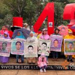 Expertos argentinos analizarán restos óseos del caso Ayotzinapa tras exigencia de padres