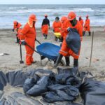 Gobierno despliega más de 2 mil elementos para atender derrame de hidrocarburos en el Golfo de México