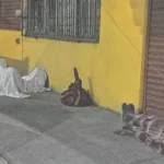 Vecinos protestan por sobrepoblación en albergue de la CDMX