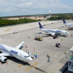 Magnicharters suspende vuelos dos semanas por problemas logísticos; pasajeros denuncian abandono