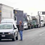 Transportistas y agricultores bloquean carreteras en 17 estados; Sheinbaum descarta apoyos a organizaciones