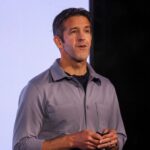 John Ternus sucederá a Tim Cook como CEO de Apple el 1 de septiembre