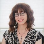 Aubrey Plaza espera su primer hijo; revelan identidad de Freida McFadden y conflicto por video de Tokischa