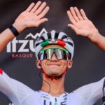 Isaac del Toro se retira de la Itzulia Basque Country 2026 por desgarro muscular