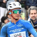 Isaac del Toro abandona la Vuelta al País Vasco tras una caída a 81 km de la meta