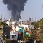 Incendio en bodega de coque de refinería Olmeca deja sin lesionados; Pemex atiende siniestro