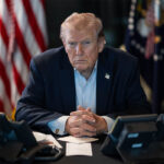 Administración Trump supera 600,000 expulsiones y promueve la ‘autodeportación’ con incentivos económicos