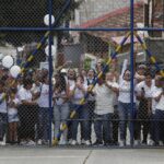 Petro confronta a instituciones económicas y suspende mesa de paz tras fiesta en cárcel