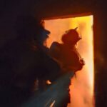 Bomberos atienden colapso de techo e incendio vehicular en San Pedro