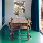 Reforman casa familiar de los años 50 en Madrid para convertirla en hogar y galería de arte