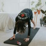 Advierten sobre riesgos de seguir rutinas de ejercicio virales de TikTok sin supervisión
