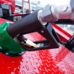 Alto al fuego en Líbano y tensiones en Ormuz elevan precio del petróleo a 100 dólares