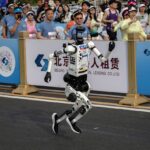 Robots autónomos superan a humanos en medio maratón de Pekín; el modelo ‘Shandian’ marca 50:26