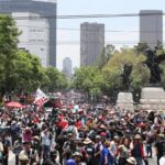 Negociación entre CNTE y gobierno entra en receso sin acuerdo; maestros bloquean Reforma y derriban estatuas del Mundial