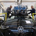 Volkswagen planea recortar 100.000 empleos y cerrar cuatro plantas en Alemania