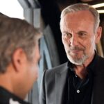 Fallecen Anthony Head, el Indio Solari y Mario Wichtendahl; subastan bienes de Matthew Perry y Kenia OS rompe con Peso Pluma