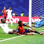 España golea 4-0 a Arabia Saudita y se afianza en el liderato del Grupo H