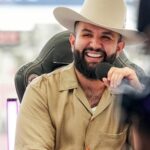 Carín León inaugura el Nu Stadium en Miami y compara a David Beckham con Superman
