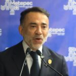 Exfuncionaria denuncia a alcalde de Metepec por corrupción y acoso sexual