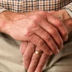 Propone ISSSTE aseguradora pública; urgen anticonceptivos para adolescentes y debate en Baja California