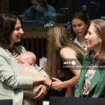 Ministra sueca lleva a su bebé de tres meses a reunión ministerial de la UE en Luxemburgo