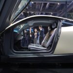 Analistas financieros cuestionan la sobrevaloración de Tesla y especulan sobre fusión con SpaceX