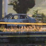 Hallan dos cuerpos calcinados en vehículo incendiado en Puebla