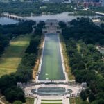 Agua verde cubre la piscina del Lincoln Memorial tras remodelación de 14.2 millones impulsada por Trump
