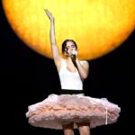 Rosalía presenta nuevo tema con voz masculina desconocida en concierto de Los Ángeles