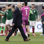 México cae 2-3 ante Inglaterra y queda fuera del Mundial; Aguirre renuncia tras asumir responsabilidad