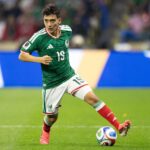 Gilberto Mora se gradúa de preparatoria tras su participación en el Mundial 2026