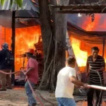 Incendio consume bodega y pista de baile en academia de danza en Calkiní