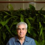 Jonathan Haidt advierte sobre riesgos de redes sociales e IA tras reunirse con líderes españoles