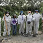 Madres buscadoras hallan tres cuerpos en canales de aguas negras en el Estado de México mientras buscaban a una niña de 11 años