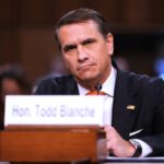 Todd Blanche supera votación clave en comité del Senado para ser fiscal general de EE.UU.