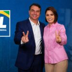 Michelle y Flávio Bolsonaro escenifican su reconciliación en Brasilia a puertas de las elecciones