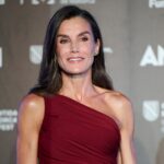 La reina Letizia lució un diseño rojo de Carolina Herrera en Mallorca
