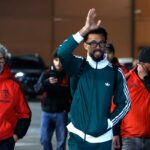 Vozinha llega a Chile entre multitudes para concretar su fichaje por Colo Colo