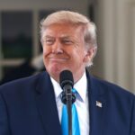 Trump amenaza a Irán con mantener bloqueo naval hasta lograr acuerdo o rendición total