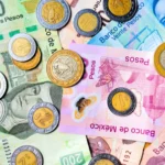 Superpeso rompe barrera de 17 pesos por dólar; Sheinbaum cita solidez económica mientras expertos alertan sobre remesas y exportaciones