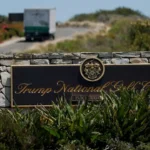 Detienen a hombre armado en campo de golf de Trump en Los Ángeles dos días antes de su visita